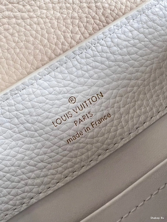 VUITTON LOUIS CAPUCINES BB-27*18*9CM 0822